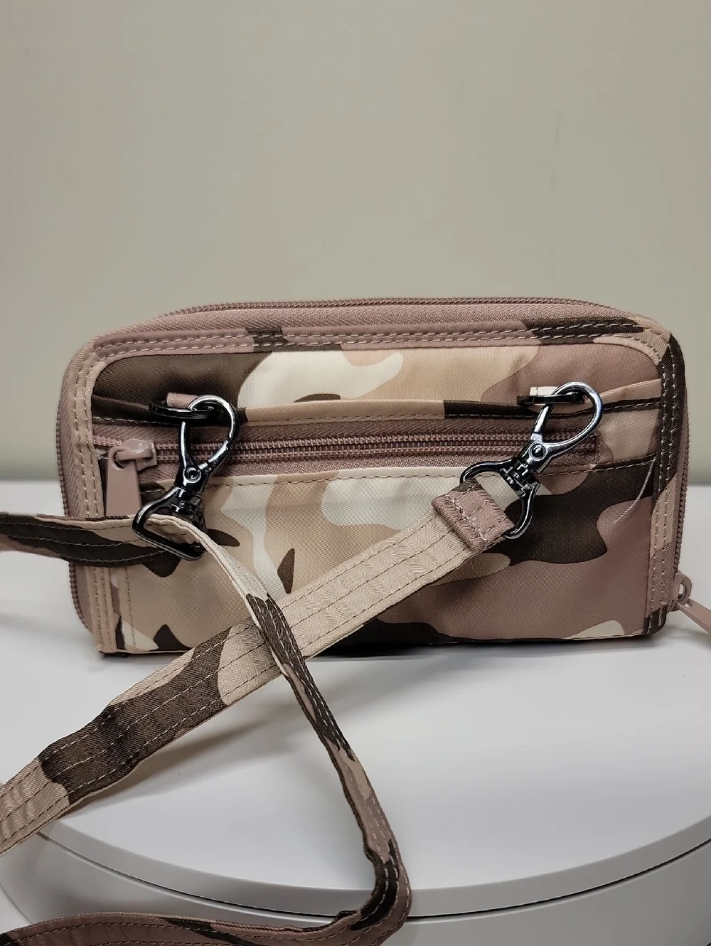 LUG KICKFLIP CONVERTIBLE RFID WALLET CROSSBODY BAG IN LIGHT CAMO